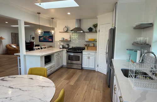 Palm Desert House | 5 bed and 3.5 bathroom with PRIVATE casita. Pool and AC!