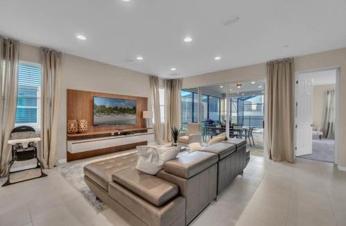 Bay Lake House | 5 Bedrooms 5,5 Bathrooms Solara home