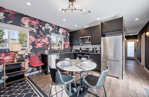 Hollywood Apartment | 5 Units in Heart of Hollywood | Remodeled Art Deco | Pink Revival by AvantStay