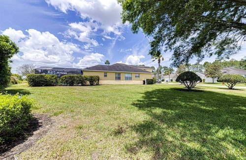 Calabay Parc Villa | 502 - Gorgeous 4BR/4BA Villa with South Facing Pool and Spa onCorner Lot