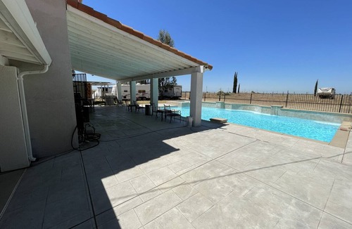 Merced House | 5145 Golf Rd, ADU, 40K Gallon pool on 60K SF land. Merced’s most exclusive area.