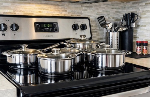 Clear Creek House | 5BR Near Disney | Star Wars Theater, Arcade Games, Poolside Cinema, 3 King Villa