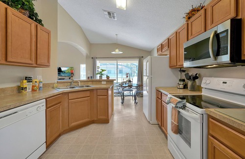 Solana Villa | 5BR Private Pool Home Near Disney | FREE Pool Heat | Gated Resort