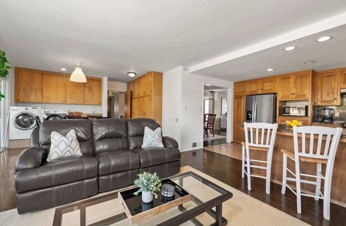 National City House | 5br, Sleeps 10, 3 living rooms, Huge Back Yard