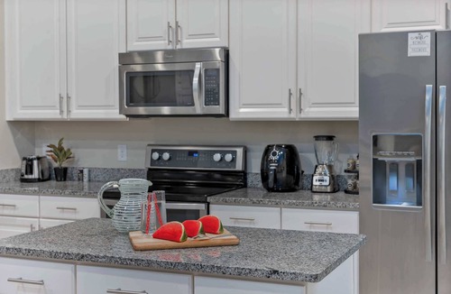 Loughman House | 5BR stay w/private pool & resort access