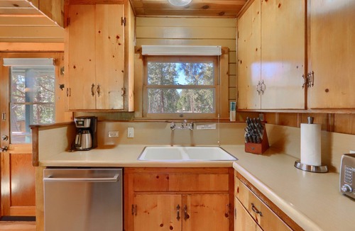 North Wawona Cabin | (73) Walk-A-Bout at The Redwoods In Yosemite