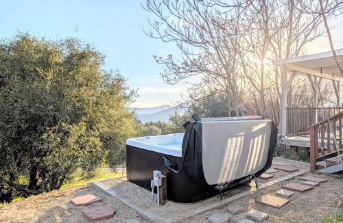 Ahwahnee Cabin | 8 Acre Spa Retreat | BBQ, Patio, Views, 3BR