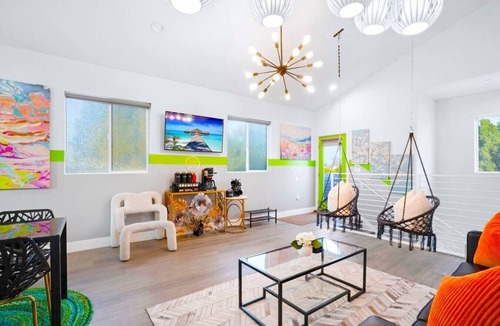NoHo Arts District House | A. 3BR NoHo Pad 15m to Universal + Patio + Grill + Parking