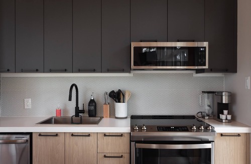 La Conception Cabin | A cabin of windows amongst the trees- 15 mins from Mont Tremblant!