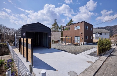 Narusawa House | A guesthouse with a garage and fireplace Enjoy st/Minamitsuru District Yamanashi