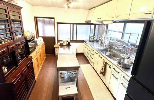Yamaguchi House | A large kitchen and room for children to play, this house is recommended for families.