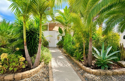 Loma Alta House | A. Quincy Jones Mid-Century Modern Near Beach. Pet Friendly! Sept Specials!