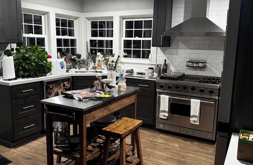 Martinez House | A ROOM WITH A WOOF! Cozy serene house on quiet secluded court in Martinez