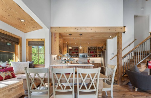 Serene Lakes House | A Serene Mountain Summer Getaway