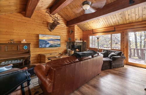 Upper Moonridge Cabin | A Woodsy Mountain Retreat - 2 Masters, Slope Views, Fireplace, Deck, BBQ