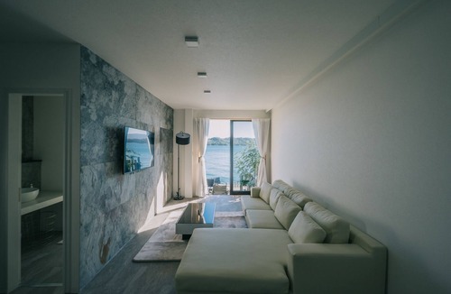 Kamiamakusa House | A1 The sea is in front of you A container hous /Kamiamakusa Kumamoto