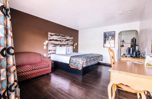Anaheim Resort Hotel | Accessible King Room