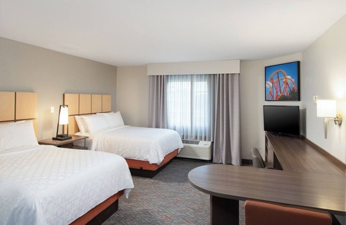 Anaheim Resort Hotel | Accommodates 2 Studios w/Double Beds | Full Kitchen | Near Disneyland Resort