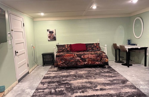 Dunsmuir Condo | Adorable 2- bedroom condo in cool Dunsmuir perfect for relaxing getaway