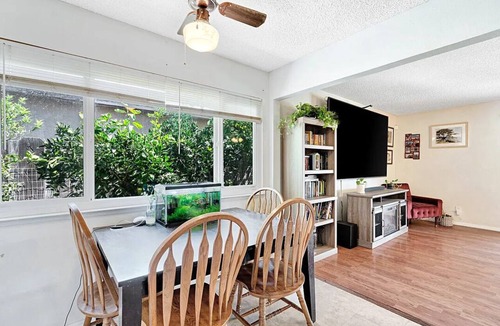 Chowchilla House | Adorable 2-bedroom house with AC in charming Chowchilla