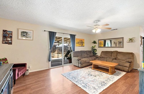 Chowchilla House | Adorable 2-bedroom house with AC in charming Chowchilla