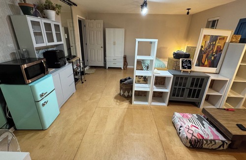 Verdugo Viejo Apartment | Adorable bungalow with AC in charming Glendale perfect for relaxing