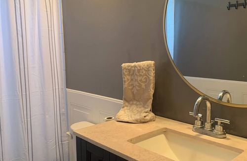 Sunset Park Cottage | ADU Private House Vibe! 2br, 1 bath with Parking.