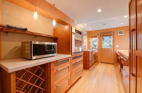 Glenview House | Aesthetically Elegant Downstairs Unit in Oakland