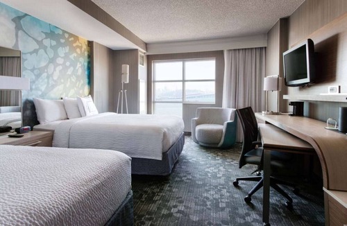 Emeryville Hotel | Affordability Meets Comfort! w/Pool, Pet-Friendly, Close to Shorebird Park!