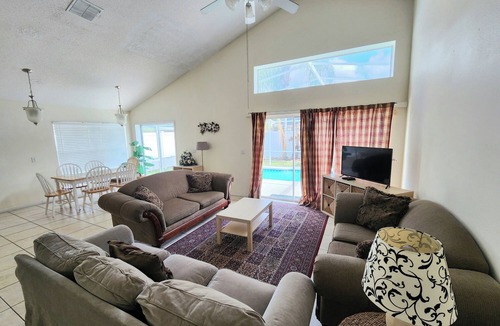 Creekside House | Affordable & Spacious 5BR 3BA Home w/private pool, fenced backyard for privacy