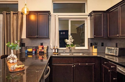 Porterville House | Agave Zen House w/Hot Tub & BBQ Grill!
