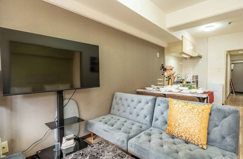 Nishi Apartment | Akitsu 601 Kyocera Dome 10 min walk Dotonbori Kansai Airport Osaka Castle Kaiyukan USJ 1 transfer Family friendly Free parking 15