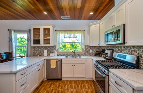 West Alameda House | Alameda Luxury 2BR 2BA house, AC, near Alameda ferry to San Francisco, parking.