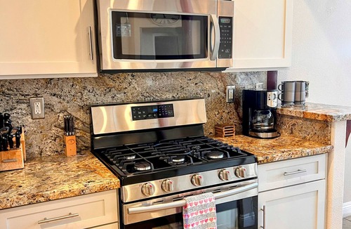 La Quinta Cove House | Alluring Santa FeVilla 3 BR + 2 BA Pool/Spa captivating Mountain Views #064809