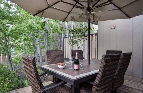 Lake Forest Condo | Amazing Upscale Condo w/Pool, Hottub, Tennis, 65" HD TV, WiFi, walk to town .