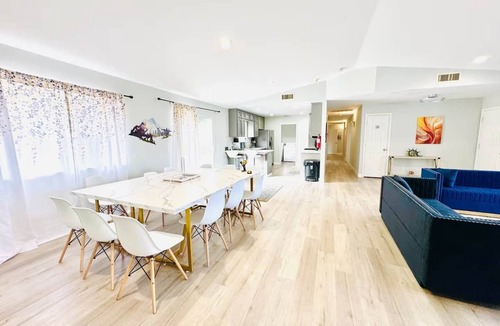 Oakhurst House | Amazing Views + 6BR Sleeps 20 + Hot Tub+Games