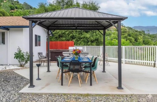 Oakhurst House | Amazing Views + 6BR Sleeps 20 + Hot Tub+Games