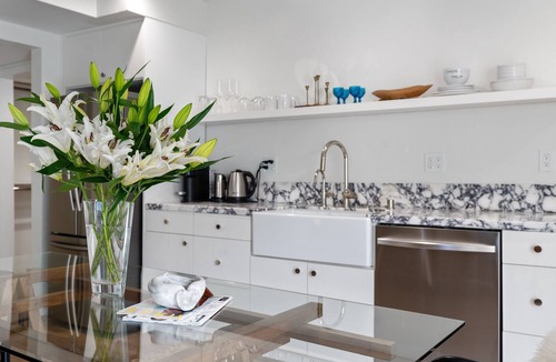Norma Triangle Condo | An Oasis off Sunset Blvd. Walking distance to great restaurants and nightlife.