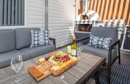 Tokeshi House | Aotearoa House NZ Style Tokeshi, Yomitan, BBQ, Pizza Oven Outdoor Patio, 5 beds