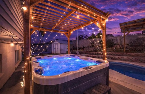 Paradise Villa | Arcade Lounge with Pool, Spa, Billiards near the Vegas Strip!