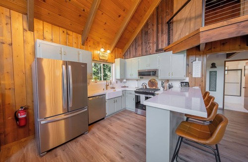 Lake Arrowhead Cabin | Arrowhead Woods, 3 stories mountain retreat with 3 bedrooms, 3 baths, fam room.