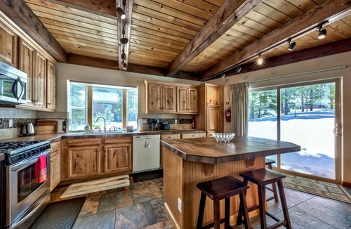 North Upper Truckee House | Available for the 4th and Celebrity Golf - Tahoe Chalet Downstairs living