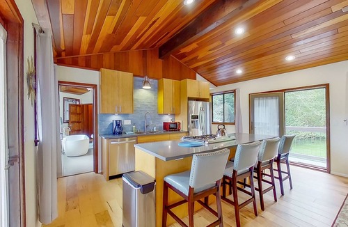 McKinleyville House | Azalea Reserve Upstairs Suite