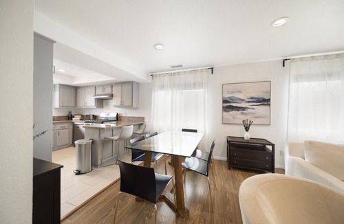 Lawndale House | Bay Breeze Hideaway Near Manhattan and Redondo Beach