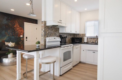 Old Towne Apartment | Bay View Beach Oasis | 2 King Beds