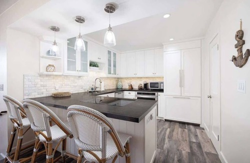 La Playa Apartment | Bay View Boats Steps to Kellogg Beach