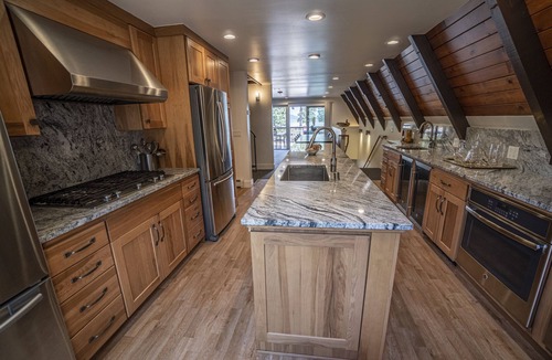 Donner Lake Woods Ski Chalet | Beach Chalet - Ski Lease - Weddings - Events - Reunions - Thanksgiving - Boating
