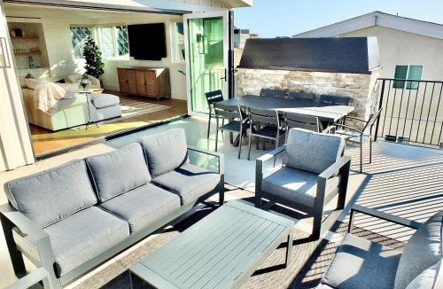 Peninsula House | Beach Paradise - Stunning 3-Story in Long Beach