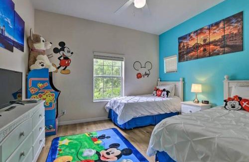Bahama Bay Villa | Beach Resort with poolside tiki bar and Hot Tubs near Disney World