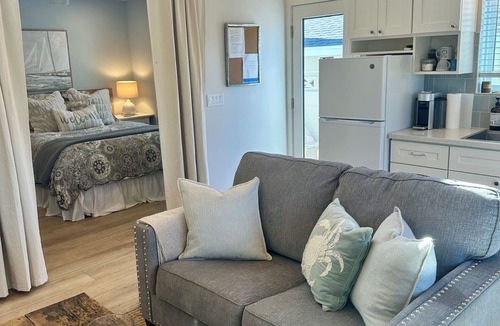 Morro Bay Cottage | Beach tract monthly rental, walk to the beach with a rooftop deck!